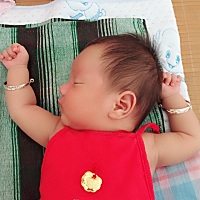 宝贝今天满月了～～😄😄越来越Q了，好爱好爱你哦！健康开心快乐的成长吧！❤️