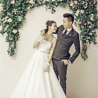 很幸福，老公非常爱我们，月子有点辛苦，但是坚持✊