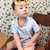 宝宝今天两岁六个月零7天了，一早吻我额头说：我最爱妈妈了！