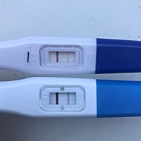 求教：末次月经6.4，上面是昨天早上，下面是今早测的，是有加深嘛？一深一浅，我需要去医院嘛？ 求教：...