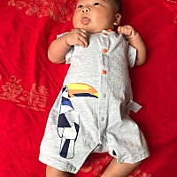 宝宝你是要打架吗？👊🏻👊🏻今天穿这衣服像男宝……可我是女汉子哦……哈哈😄