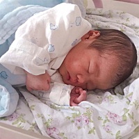 产后报道啦！39＋5 早上9.20 刨妇产5斤4两女宝宝