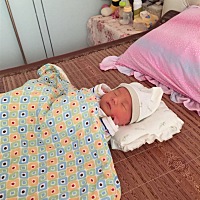 6月20号早上5点41分，男宝一枚，5斤6两6。姐妹儿们，来接好运😄 6月20号早上5点41分，男宝一枚，5斤6...