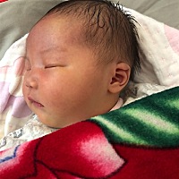 现在才来报喜啦！这个磨人的小妖精预产期是6月8号的，结果推迟10天6月18号端午节才出来的，顺产7.4住院...