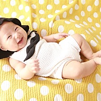 宝宝百天照因为爸爸要出差就提前照了，明天就整整一百天了，有开心，有激动，有很多奇妙的情感。看他咿...