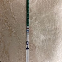 今天无聊测了一下，下面是很浅的一条线。这是有可能怀孕了吗？