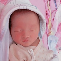 有木有同款宝宝，一泡尿就必须要给他换尿不湿，否则，一直扭，扭到吐奶，扭到哭。没心思喝奶奶。换了之...