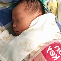 6月22日，上午十点，李子衿出生，刨腹产，重8斤！