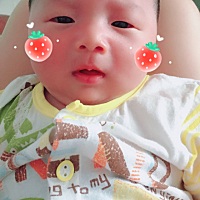 宝宝从满月开始，就已经放不到床上了，睡觉都要抱着睡，他睡熟了去放床上都不行都会醒，屁股一碰到床就...