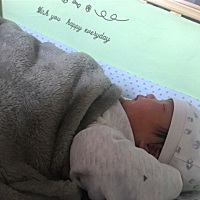 给大家分享一下我生二宝经历！ 6.21的预产期， 预产期过后一直有白色果冻状白带 后面是褐色 黑色， 肚子...