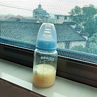 宝宝今天第七天，这60毫升的奶水真的来之不易。28号早上8点到下午4点多，开到10指没生出来，拉去剖的。...