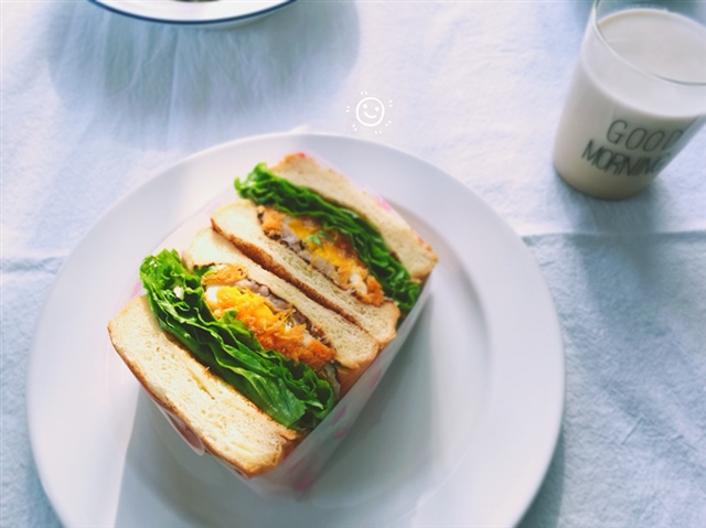 芋泥肉松沼三明治 牛奶