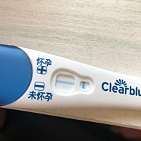 末次月经6.4  9号结束  26号排卵同房  大姨妈还没来  现在测是不是有点早？连续几天都是大白板