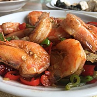 老公中午做的香辣虾，太赶时间没炸够，还有点点淡，味道还是很赞的哈哈