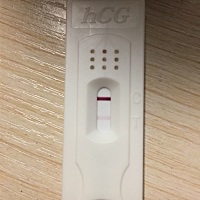 请大家帮忙看一下这个测试结果是不是怀了，月经是5月30号来的，都超时一周了，平时都是很正常的。