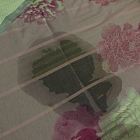 同款亲妈有木有，给宝宝换尿布湿，尿布湿没湿，床湿了一大片。今天我姑妈给宝宝换尿不湿，也这样，沙发...