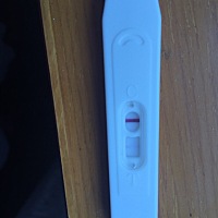 宝妈们，帮忙看下今天早上测的，是怀上了吗，末次月经6.5平时都是提前9到10天