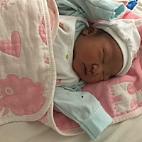 报喜来了，昨晚剖腹产7斤8两的大闺女。