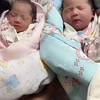 晒晒我的两个小宝贝，转眼已经快8个月了 刚出生的时候 最近