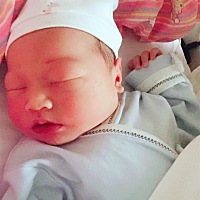 2018.7.7，18:00整出生，6.88斤，50cm长。男宝一枚😁，大家来接好运吧，愿大家想要男孩的生男孩，想女...