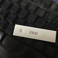 哈哈哈，一转眼四个多月了呢。小伙子可以的  会翻身了，还会往地上丢东西了 😂😂验孕棒是怀孕六周的...