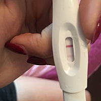 验孕棒一深一浅，测了两次结果一样，想问问是不是怀孕了？！