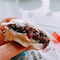 🌸没想到你是这样的紫米 ✨紫米馅满满，秘制沙拉酱