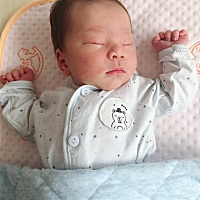 宝宝要多大才好带一点，每天晚上都哭，好崩溃！