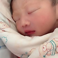 7月8号顺产小王子，孕期前期反应不能吃肉，稍微有点孕吐，吃什么嘴里都觉得是甜的，孕中期额头长痘，乳...