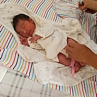 7月4日晚21:25分顺产一男宝，七斤八两！