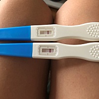 上面是昨晚测的，下面是刚刚测的，这样是怀孕了么？