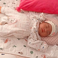 宝宝20天啦，怀她之前94斤生她的时候122斤现在还有106斤，宝妈们你们是多久才瘦下来的呢