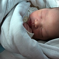 接健康男宝咯，39+3刨的，头胎女儿，二胎儿子，满足了，希望大家都心想事成