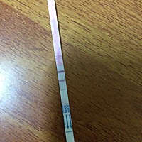 这是测排卵的试纸，今天小腹疼，是怎么回事。