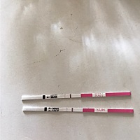 亲们，帮忙看看有了吗，上次例假是6月12，这是昨早和今早测的