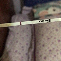 亲们第二杠不是很明显！帮忙看看这是不是怀孕啦？大姨妈已经推迟5天了，