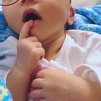 有了宝宝之后，很多事情也慢慢接受，为了宝宝原来生活真的可以将就。大宝贝降临第16天。看着你一天天长...