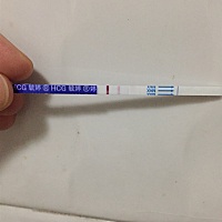 同房第14天 测出来一深一浅   但是刚才肚子突然坠坠的  感觉像来大姨妈一样   十分钟左右就好了  是怎么...