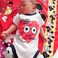 太热了，空调一关这家伙就不睡了！早晨关一会换个气，他就开始跟个小蛇似得动来动去！你们坐月子都是24...