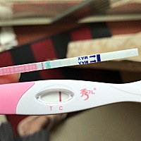 有同排的姐妹吗?2号排卵的进来聊聊。不知道有没有，帮忙看看吧亲们。是排卵试纸和早早孕