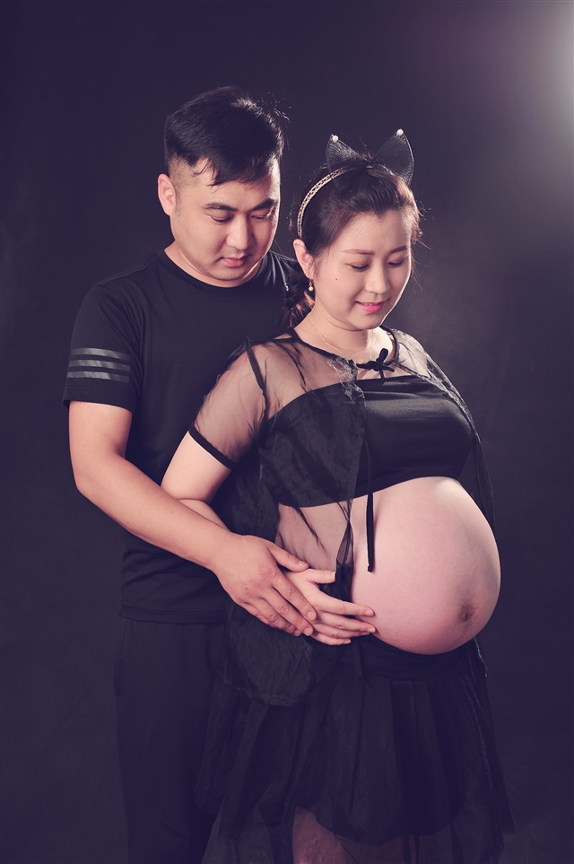 七个半月照的，肚子大到没边，简直和一胎没法比啊