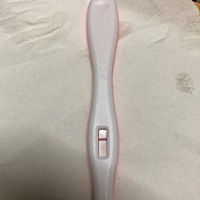 6月2号的来的姨妈，今天7月14了，还没来大姨妈，今天测了 跟前两天测了 还是一条，到底是怎么回事？是不...