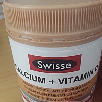 从怀孕到产后一直都在吃Swisse钙片，感觉很不错，不掉发也不腰酸