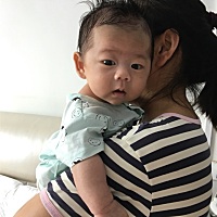 奶奶抱，我们的宝贝一个半月了👶