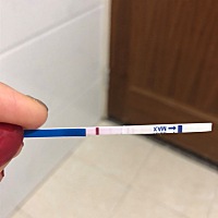 末次18号，早上测的，用了两个，是有孕吗？