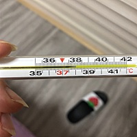 在备孕，这个月11号或者12号排卵，今天15号，现在竟然发高烧，请问我能不能吃药，不吃怕把受精卵烧坏了...