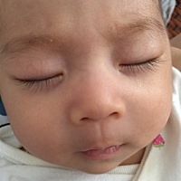 宝宝生下来28天就开始便便不正常，有时候拉绿便带泡沫和粘稠液体，有时候拉黄色奶瓣，断断续续的，喝益...