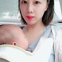 三个月宝宝的妈妈，没有天生丽质，只有天生励志，宝宝眨眼100咯！祝所有百天的宝宝健康成长，笔芯