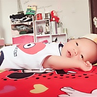 😃😃自己玩的了高兴了！有时候还自己哦哦啊啊的在那说话！