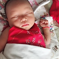 宝宝月子里你们都给经常洗澡吗，月子里一共洗几回？还有吃母乳用额外喂水吗？